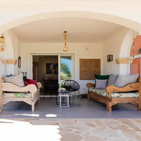 Casa De Familia