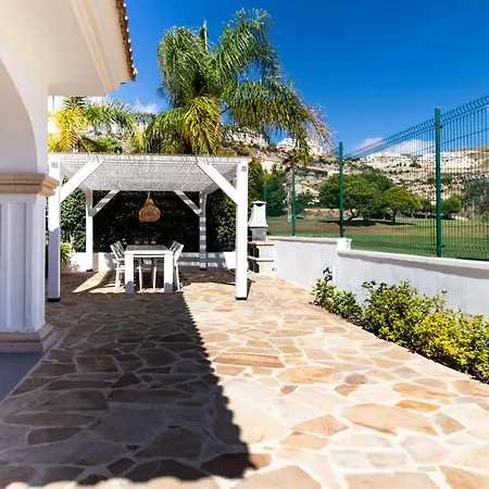 Casa De Familia